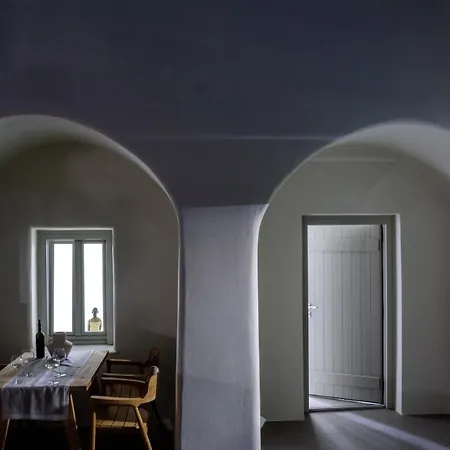 Treasures Art Apartment Oia (Santorini)